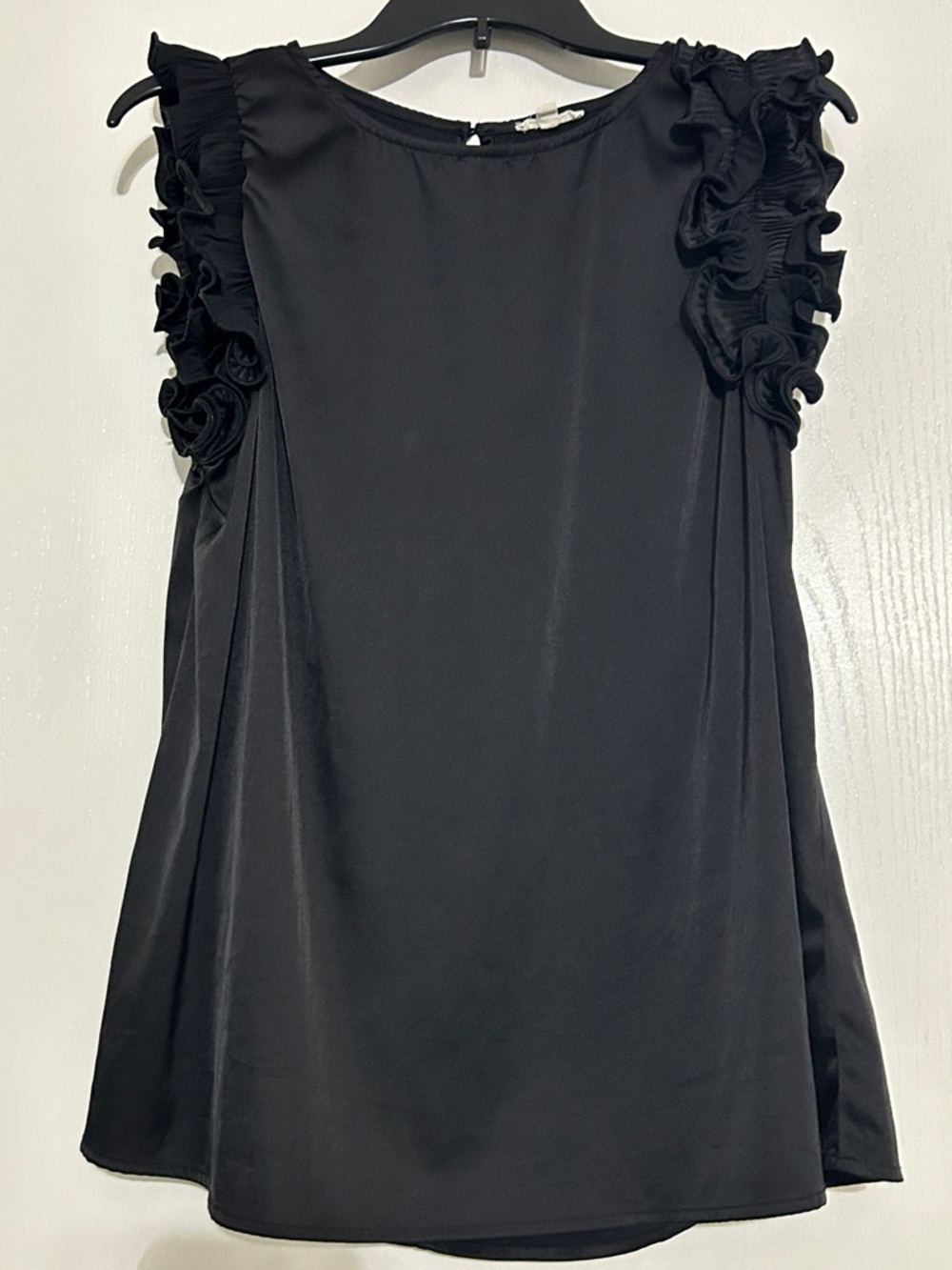 JODIFL Black Ruffle-Trim Sleeveless Blouse
